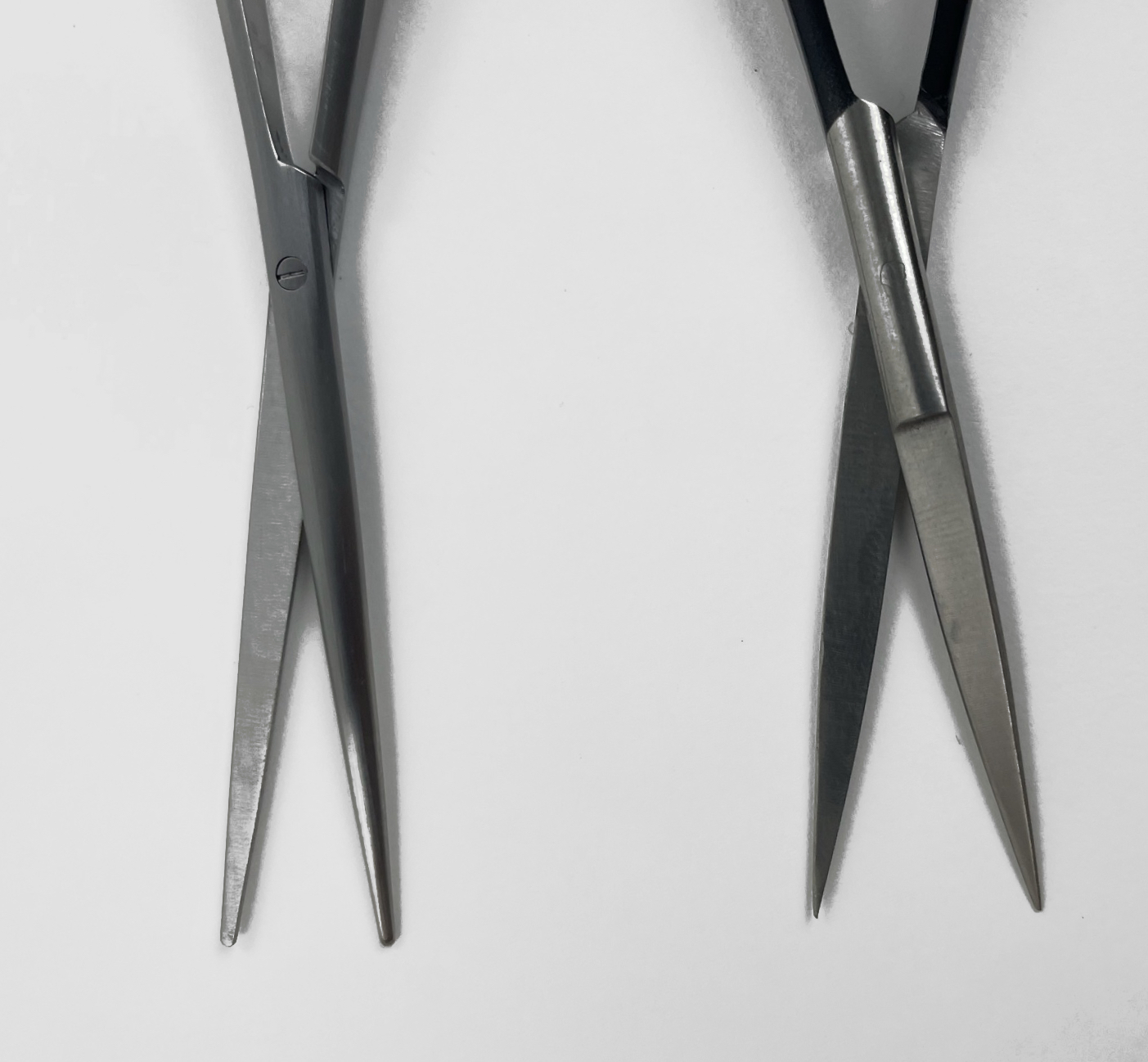 Iconic Pro Straight Spring Scissor - Black Oxide